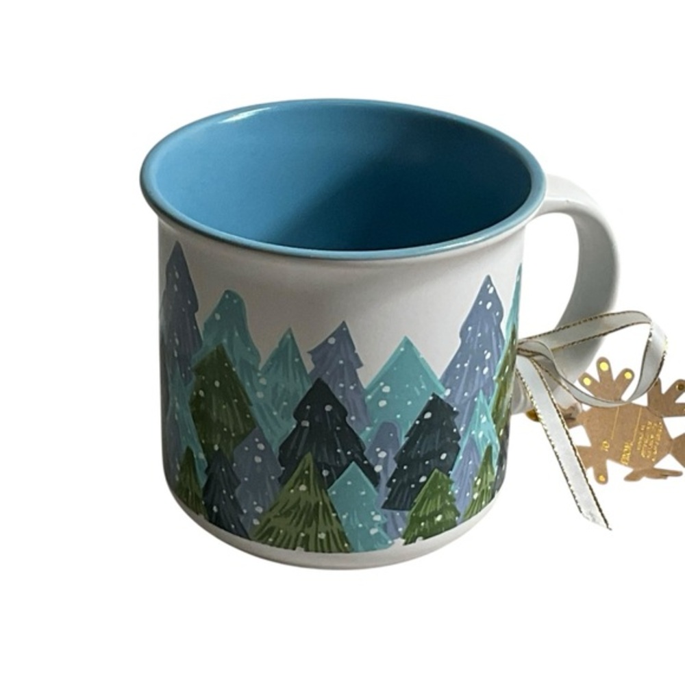 Snowy mountain winter scene mug. NWT